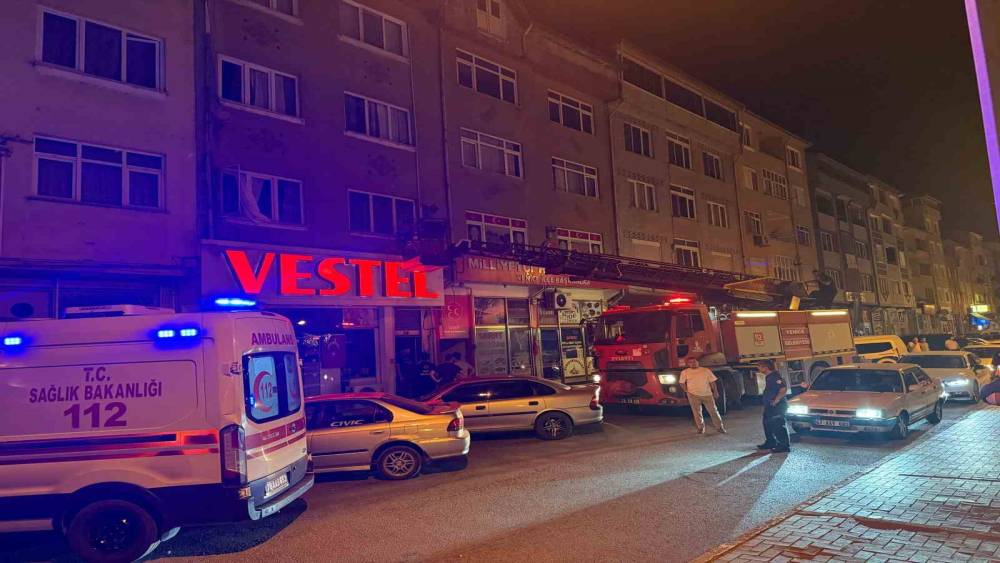 Karab&uuml;k&rsquo;te dehşet: Eşinin boğazını keserek &ouml;ld&uuml;rd&uuml;
