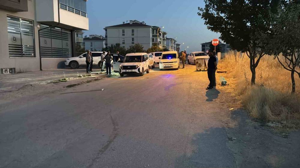 Eskişehir&rsquo;de iki aile arasında &ccedil;ıkan kavgada 2 kişi yaralandı
