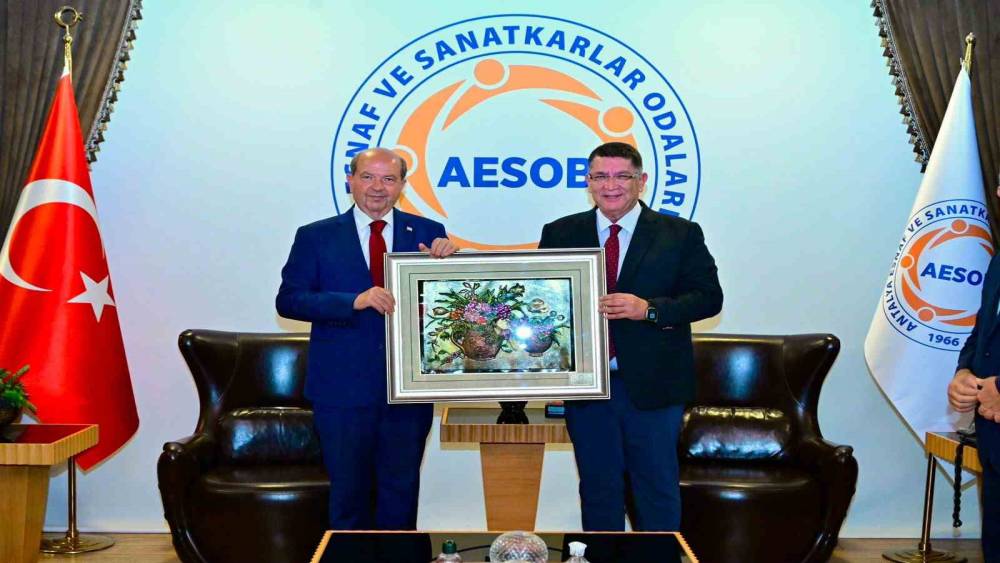 Ersin Tatar: "T&uuml;rkiye ile KKTC arasındaki kardeşliğin en g&uuml;&ccedil;l&uuml; temsilcilerinden biri esnaftır"
