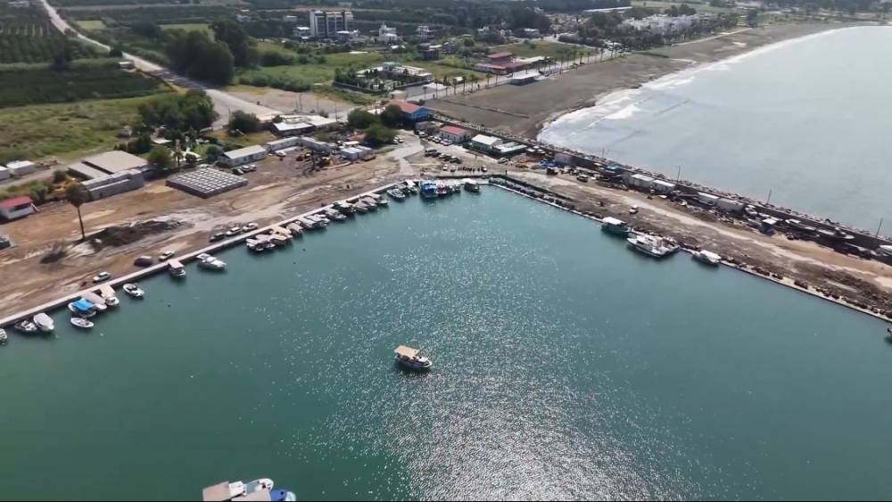 Vali Masatlı, D&ouml;rtyol Balık&ccedil;ı Barınağı&rsquo;ndaki &ccedil;alışmaları inceledi
