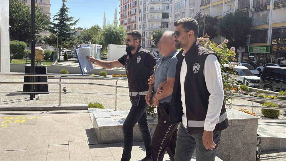 Tartıştığı kişiyi bı&ccedil;aklayarak &ouml;ld&uuml;ren zanlı adliyeye sevk edildi
