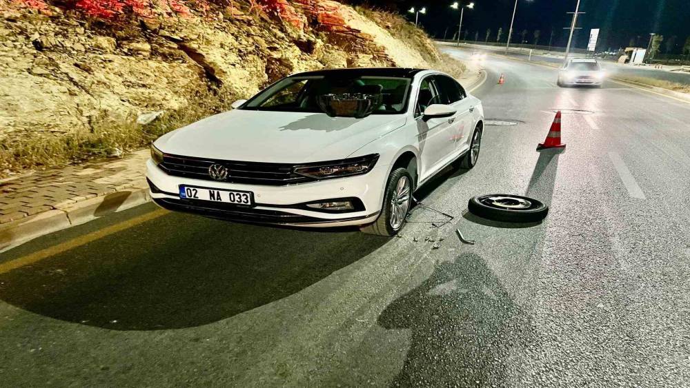 &Ccedil;ukura giren ara&ccedil;ların lastikleri patladı
