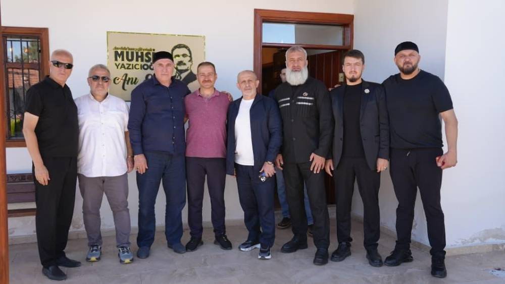 &Ccedil;e&ccedil;enistan Cumhuriyeti&rsquo;nden Muhsin Yazıcıoğlu&rsquo;nun hatırasına vefa ziyareti
