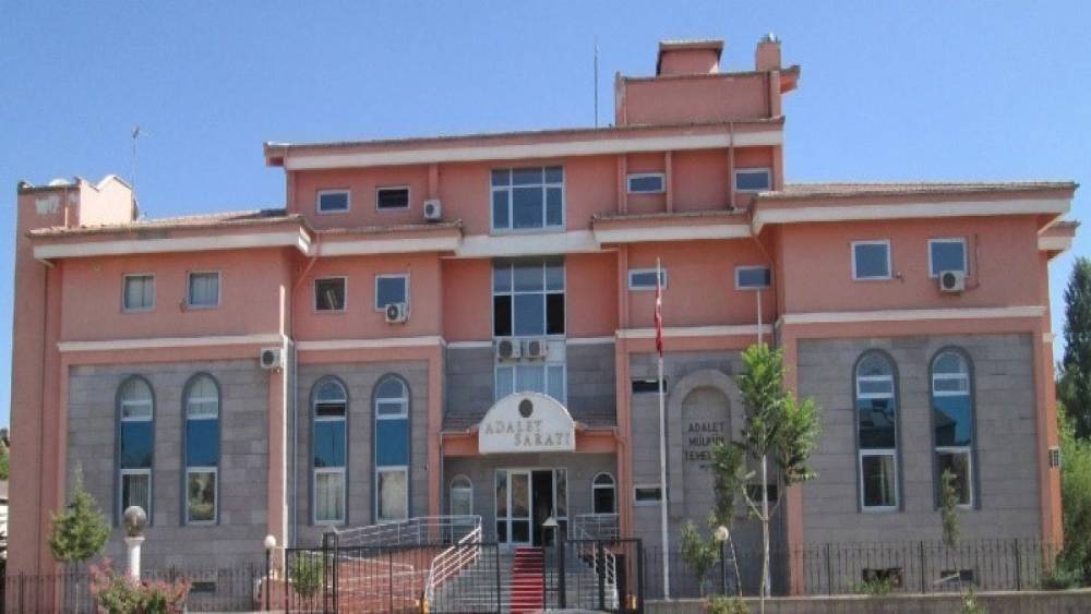 &Ccedil;eşitli su&ccedil;lardan aranan şahıs yakalandı
