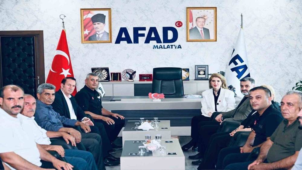 Milletvekili &Ouml;lmeztoprak, &uuml;reticinin emeği ve Malatya&rsquo;nın geleceği i&ccedil;in sahada
