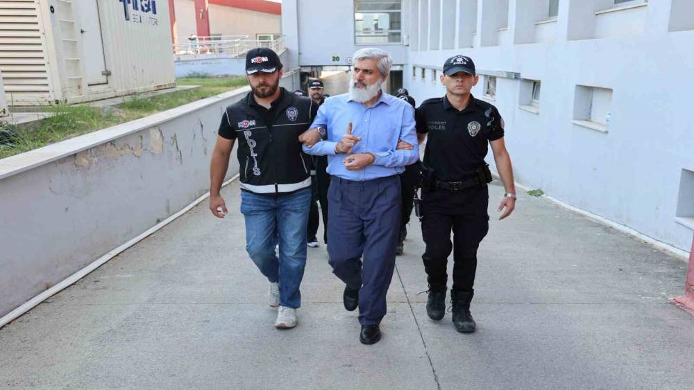 "Alparslan Kuytul Su&ccedil; &Ouml;rg&uuml;t&uuml;" soruşturmasında 56 ş&uuml;pheli adliyeye sevk edildi.
