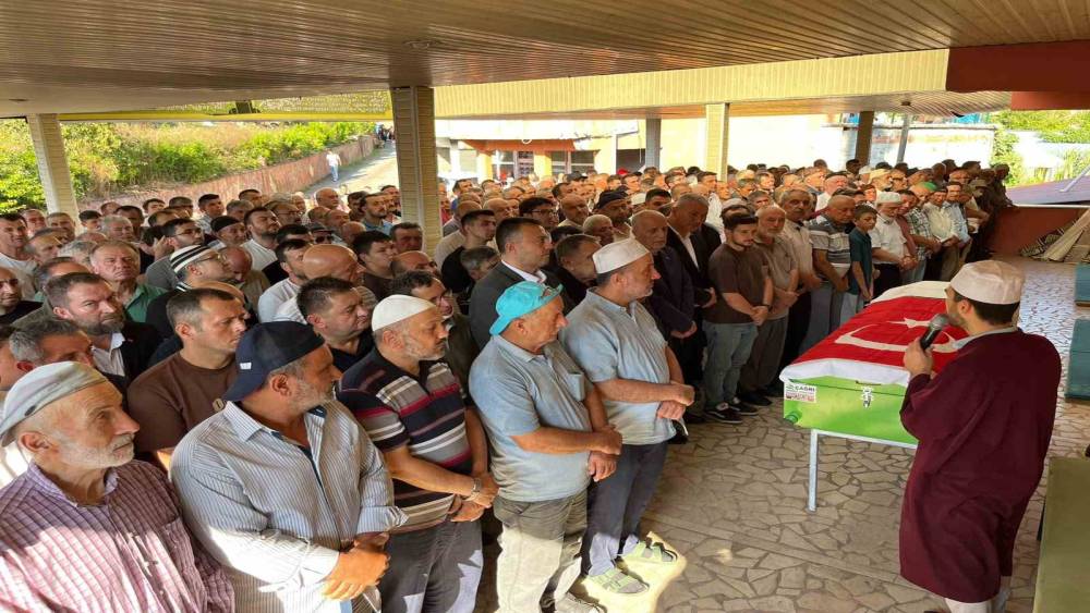 Beypazarı&rsquo;ndaki maden kazasında hayatını kaybeden iş&ccedil;i son yolculuğuna uğurlandı
