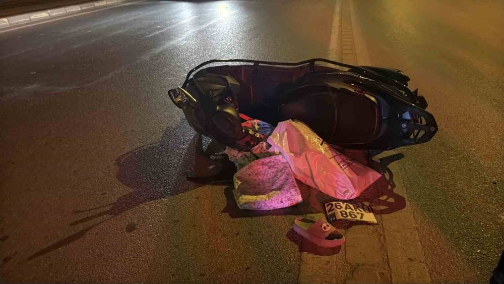 Eskişehir&rsquo;de otomobil ile motosiklet &ccedil;arpıştı: 2 yaralı
