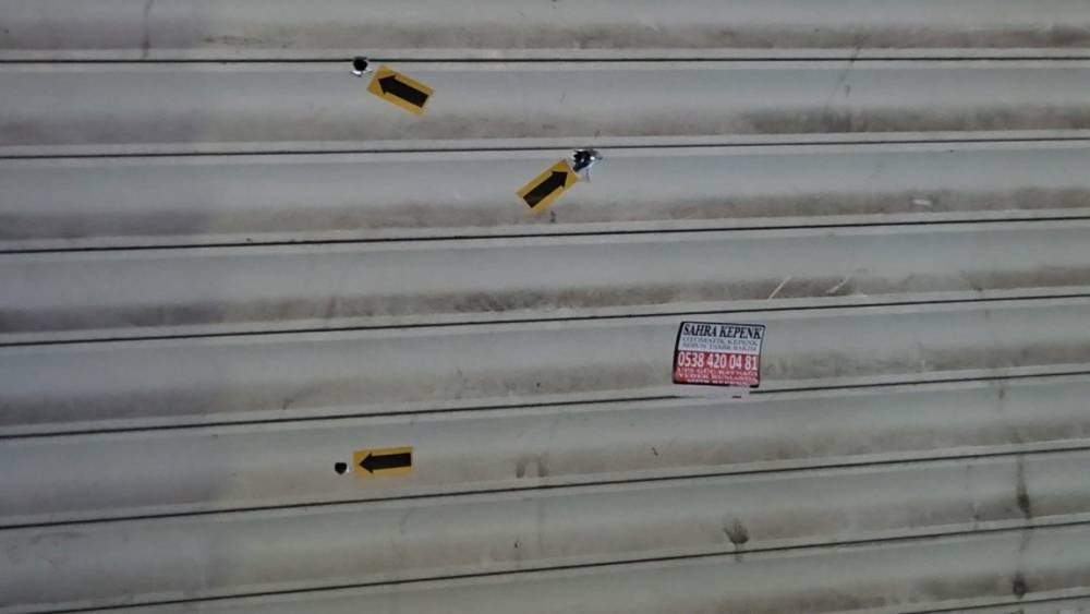 Taksiyle geldi, kuyumcu d&uuml;kkanını kurşunladı: Saldırgan g&ouml;zaltına alındı

