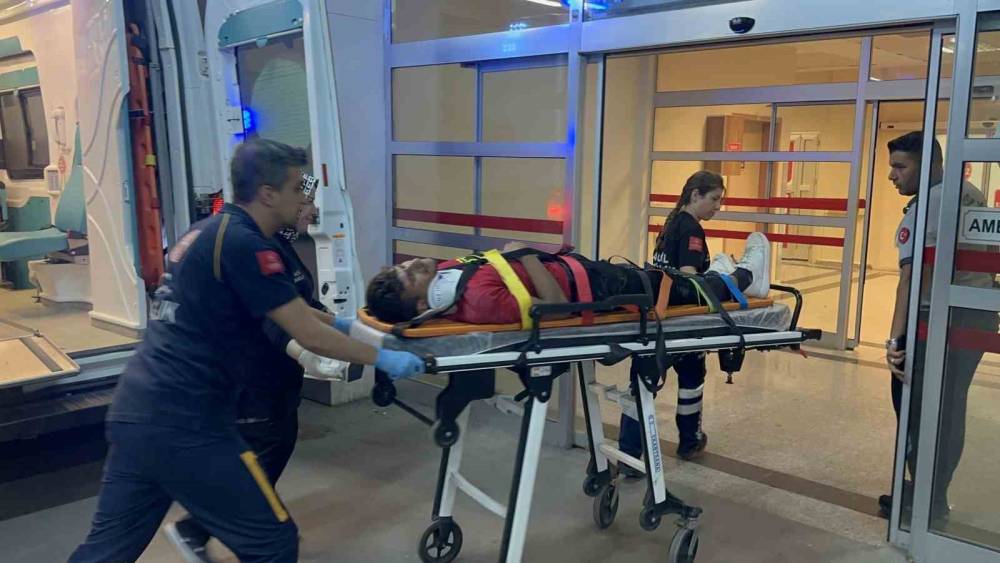 Motosiklet ile otomobil &ccedil;arpıştı: 1 yaralı
