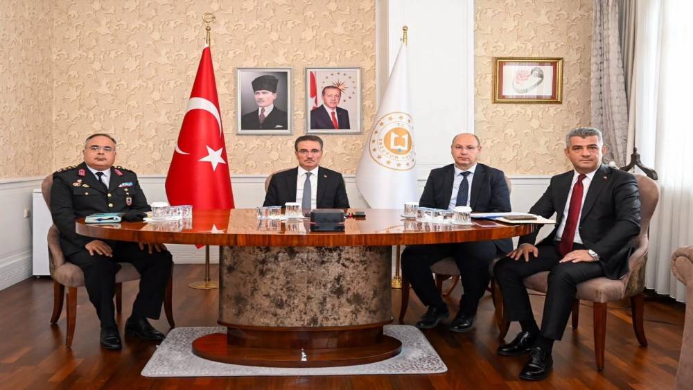 Vali Aydın Baruş, Bakanlar &Ccedil;ift&ccedil;i ve Tekin ile "Okul G&uuml;venliği" toplantısına katıldı
