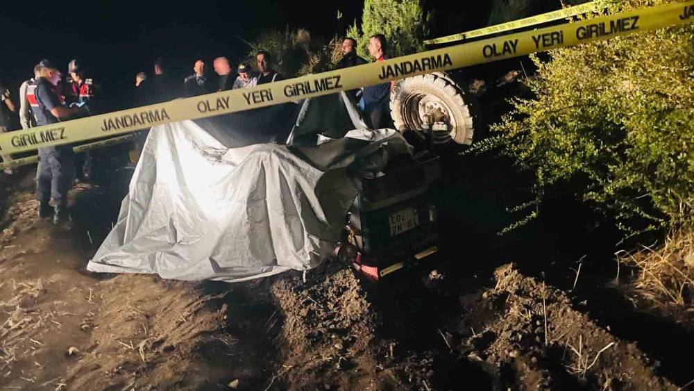 Kastamonu&rsquo;da devrilen trakt&ouml;r&uuml;n s&uuml;r&uuml;c&uuml;s&uuml; &ouml;ld&uuml;
