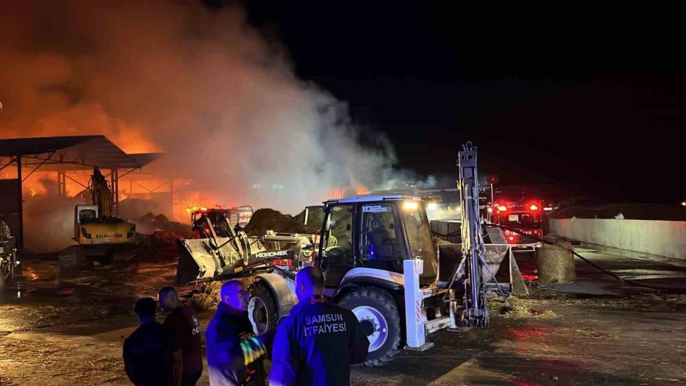 Samsun&rsquo;da saman deposu alevlere teslim oldu
