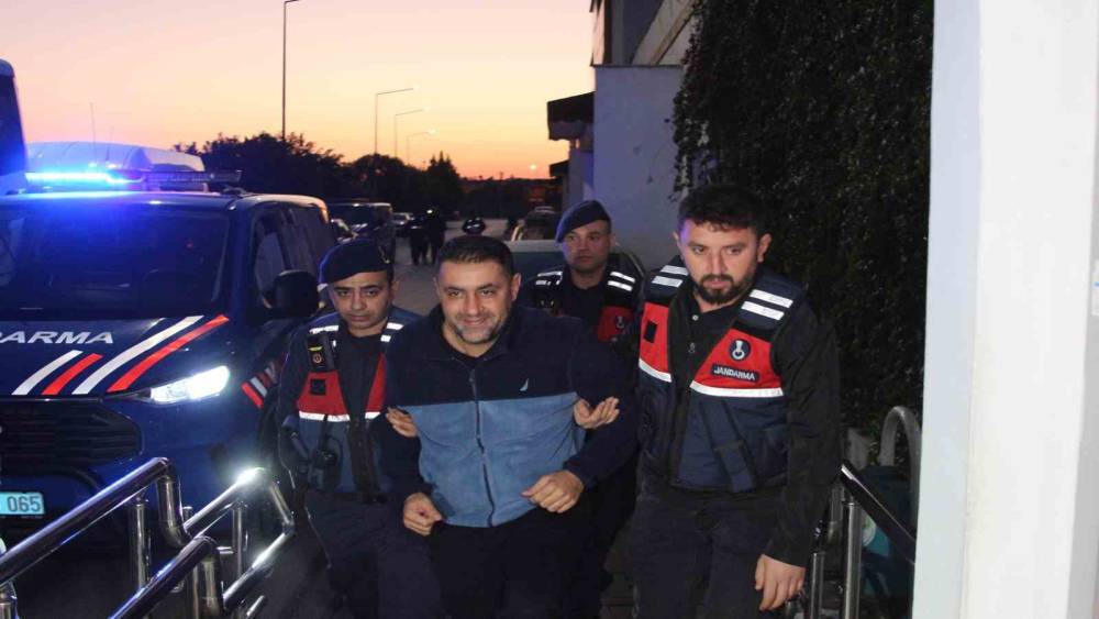 &Ccedil;ukurova Belediyesi operasyonunda Emrah Kozay, Soner &Ccedil;etin ve diğer ş&uuml;pheliler adliyeye sevk edildi
