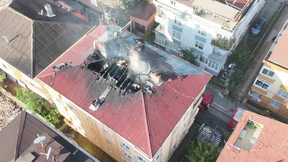 Tuzla&rsquo;daki fabrika yangını havadan g&ouml;r&uuml;nt&uuml;lendi
