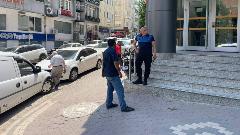 Kurumlardan "&Ccedil;ocuğum hasta" diyerek para toplayan şahsın eşinin &uuml;zerine kayıtlı 2 ara&ccedil; &ccedil;ıktı
