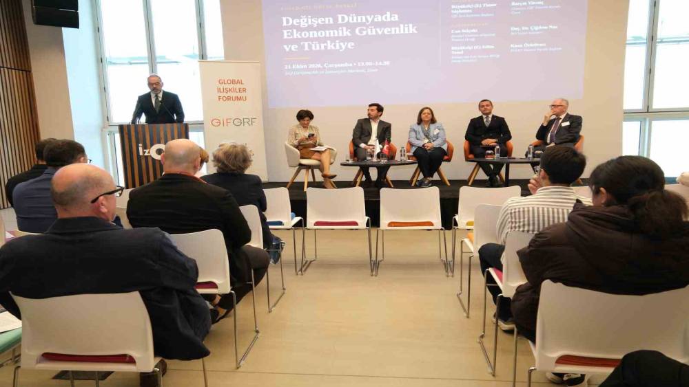 D&uuml;nyadaki ekonomik g&uuml;venlik ve T&uuml;rkiye, İzmir&rsquo;de GİF-EGİAD panelinde ele alındı
