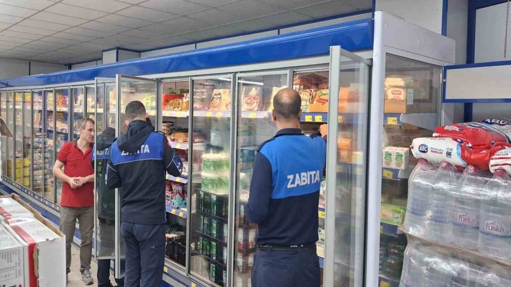 Dilovası&rsquo;nda marketlerde son kullanma tarihi ve fiyat denetimi
