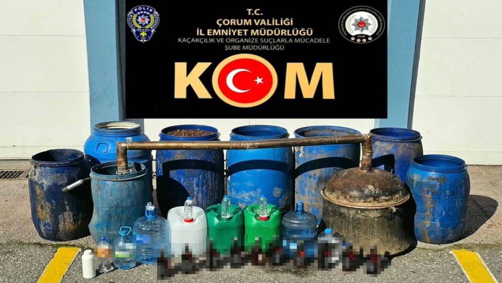 &Ccedil;orum&rsquo;da ka&ccedil;ak alkol operasyonu: 2 g&ouml;zaltı

