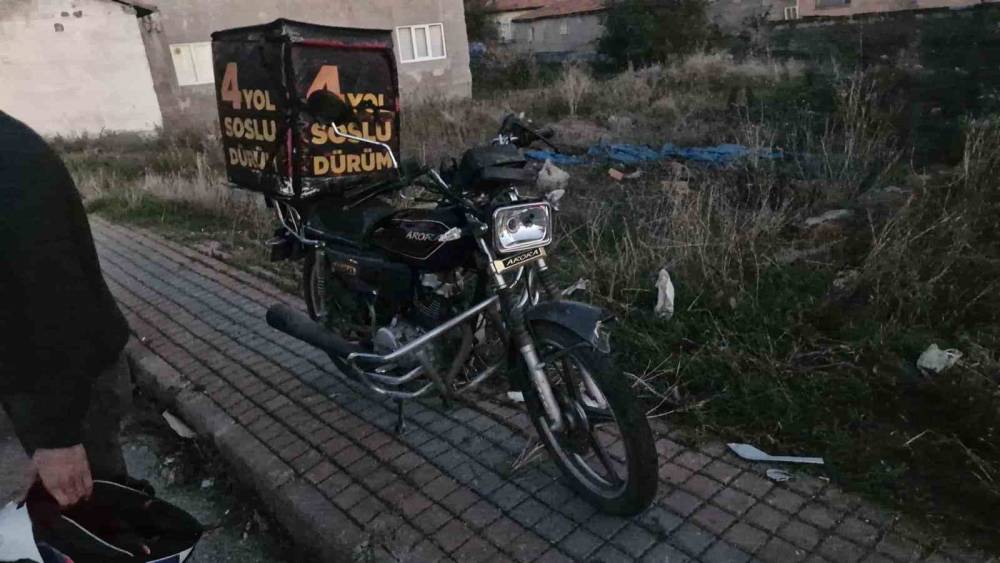 &Ccedil;orum&rsquo;da otomobil ile motosiklet &ccedil;arpıştı: 1 yaralı
