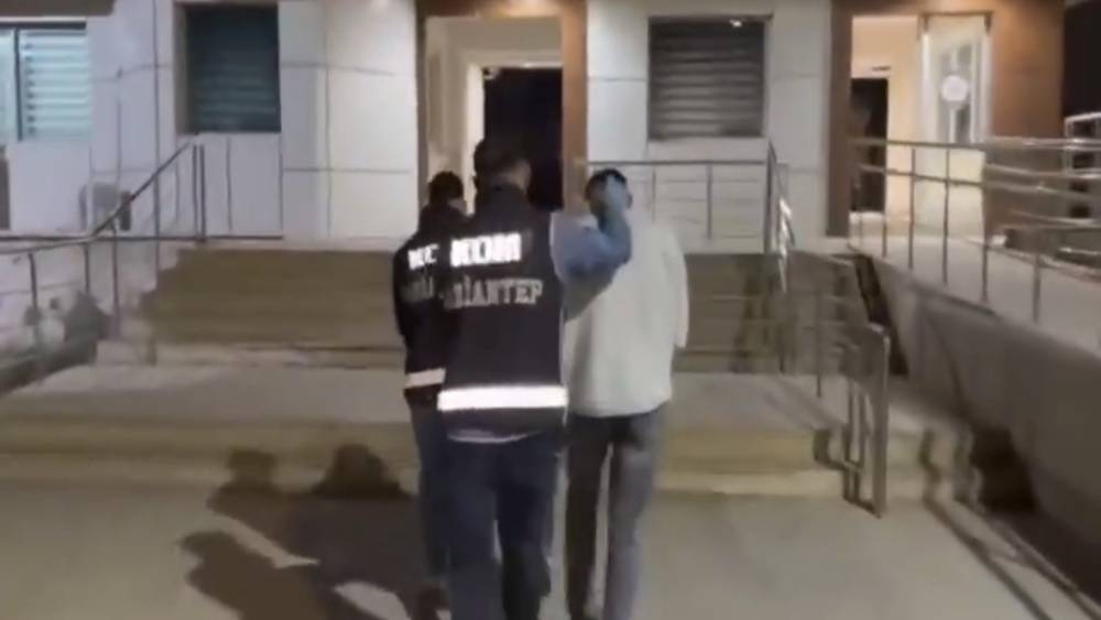 Gaziantep&rsquo;te ruhsatsız diş kliniğine operasyon: 3 g&ouml;zaltı
