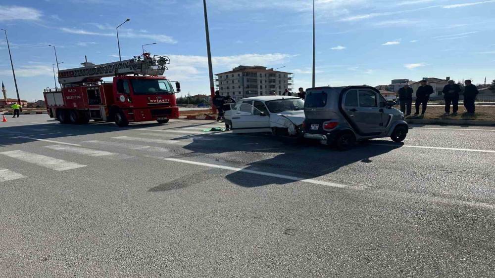 Çorum’da otomobil ile elektrikli araç çarpıştı: 3 yaralı
