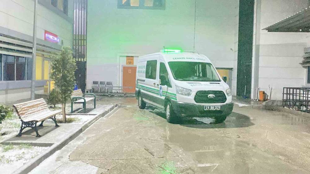 &Ccedil;orum&rsquo;da feci olay: Yem karma makinasına d&uuml;şen adam hayatını kaybetti
