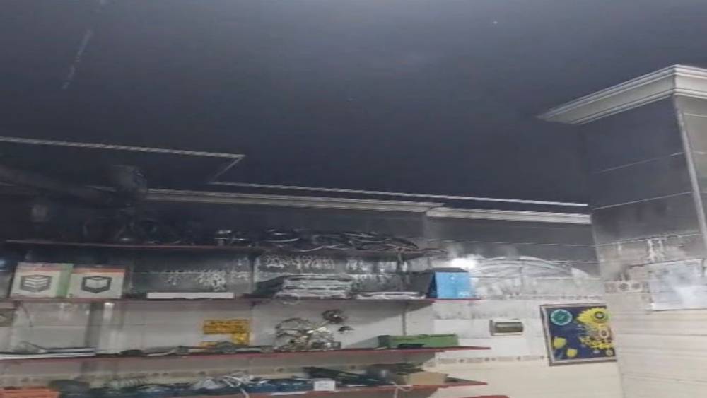 Elektrik&ccedil;i d&uuml;kkanında &ccedil;ıkan yangın s&ouml;nd&uuml;r&uuml;ld&uuml;
