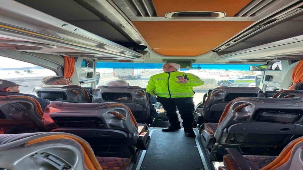 Kars&rsquo;ta trafik denetimleri aralıksız s&uuml;r&uuml;yor
