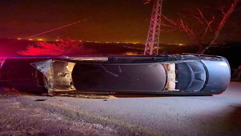 Sinop&rsquo;ta otomobil devrildi: 2 yaralı
