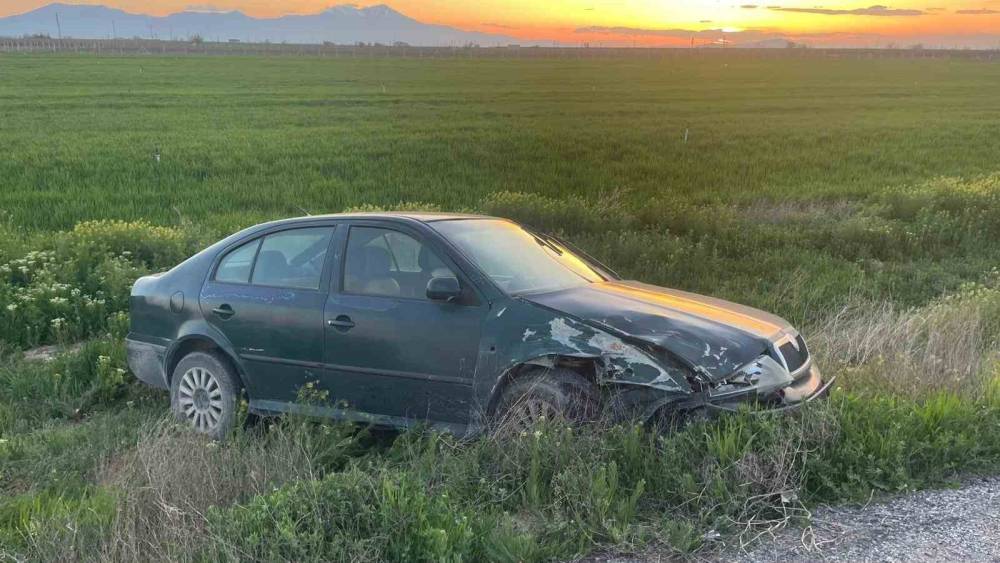 Karaman&rsquo;da otomobiller &ccedil;arpıştı: 3 yaralı
