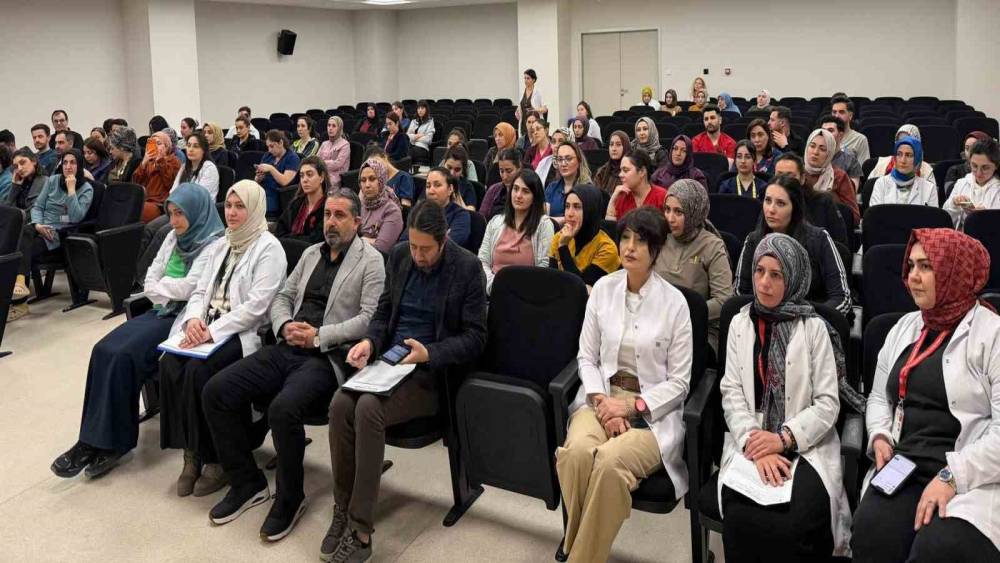 Sağlık &ccedil;alışanlarına sıtma konulu bilgilendirme
