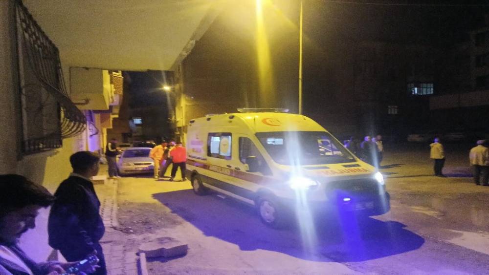 Ara&ccedil; i&ccedil;erisinde yanıcı madde alev aldı: 3 yaralı
