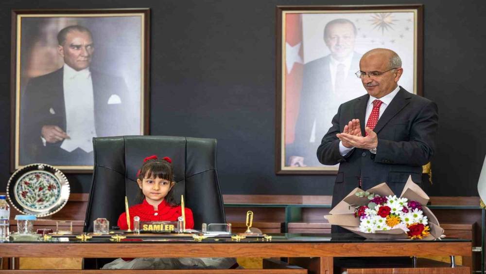 Malatya B&uuml;y&uuml;kşehir Belediye Başkanı Sami Er, koltuğunu Ece Sayar&rsquo;a devretti
