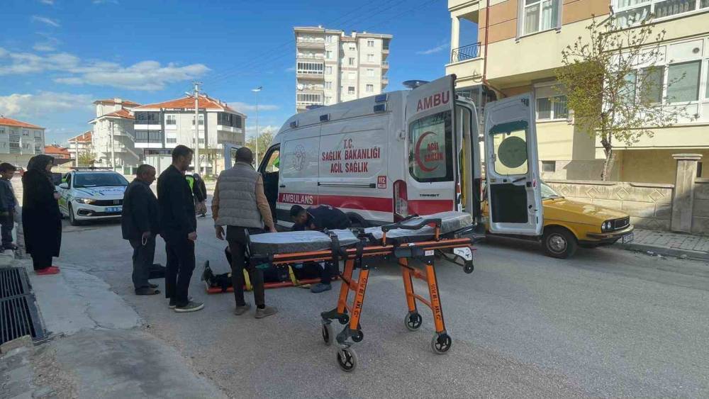 Karaman&rsquo;da devrilen motosiklet metrelerce s&uuml;r&uuml;klendi: 1 yaralı
