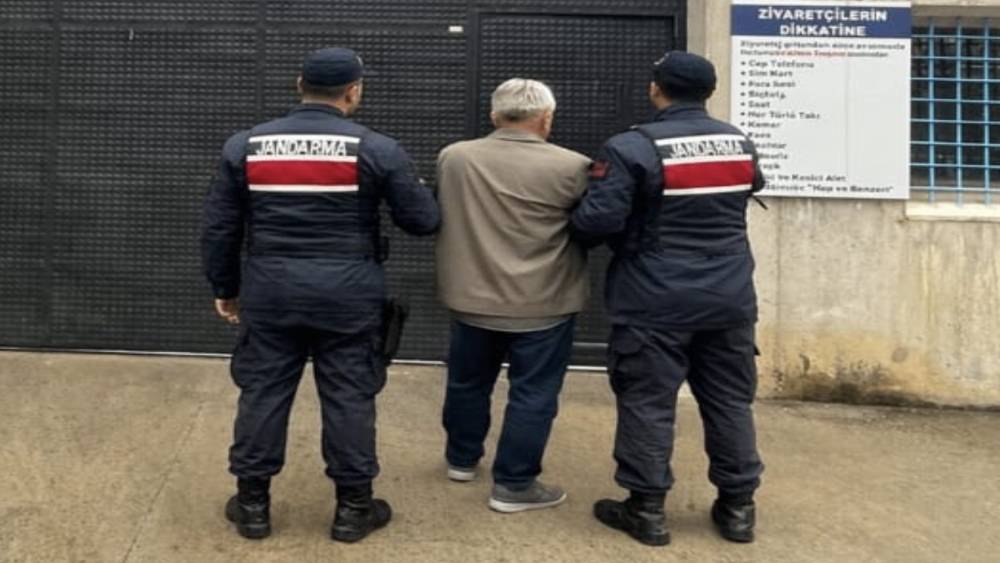 34,5 yıl hapisle aranan şahıs jandarmadan ka&ccedil;amadı
