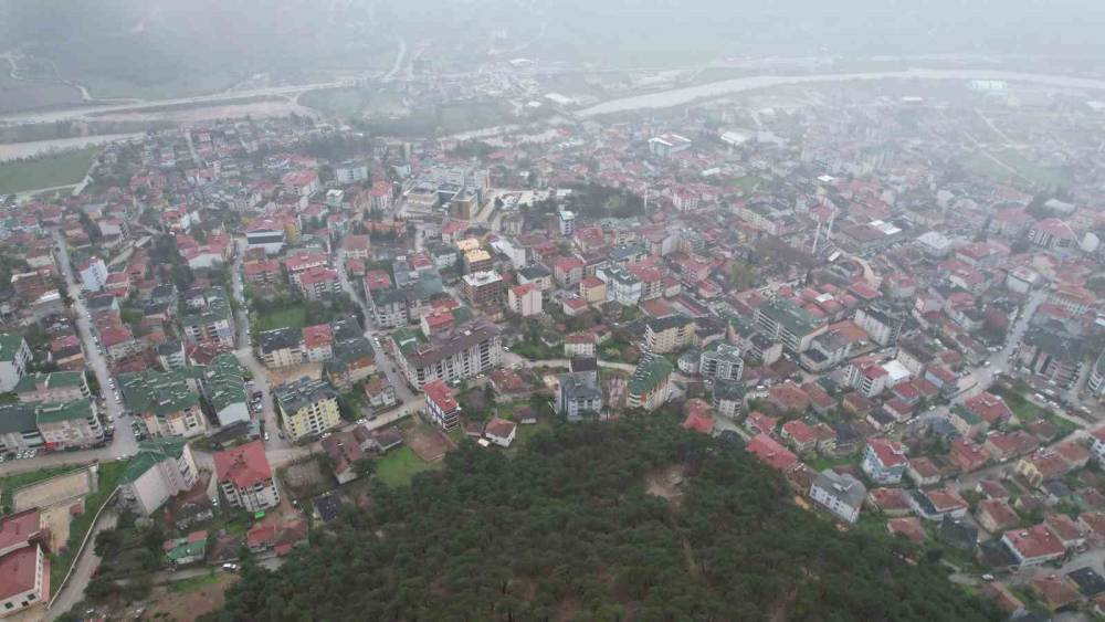 Tokat&rsquo;ta toprak kayması nedeniyle 13 dairenin tahliye edildiği b&ouml;lge dron ile g&ouml;r&uuml;nt&uuml;lendi
