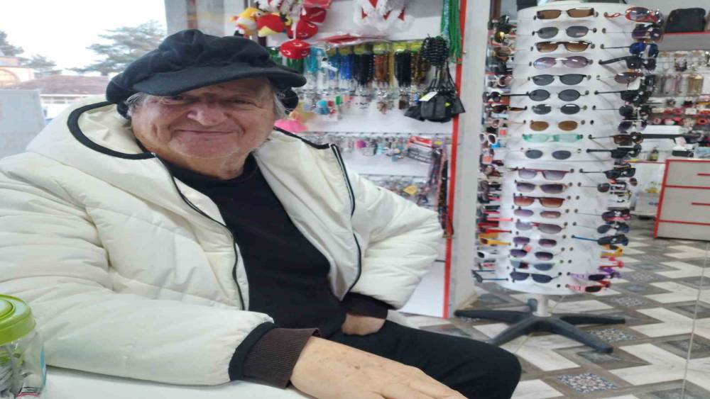 Emekli &ouml;ğretmen evinde &ouml;l&uuml; bulundu
