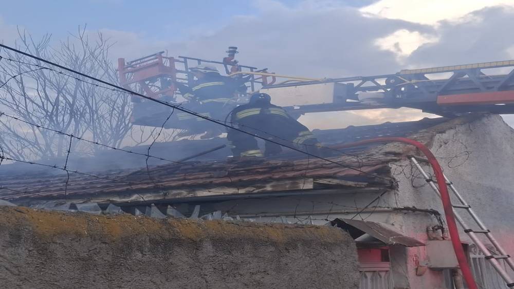Eskişehir&rsquo;de m&uuml;stakil evde korkutan yangın

