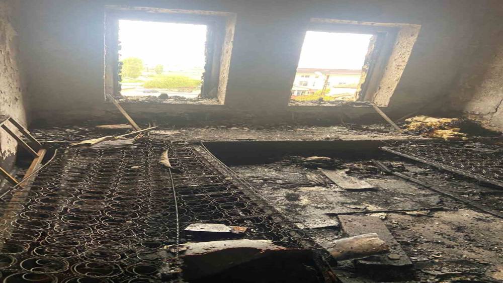 &Ccedil;ardak&rsquo;ta evi k&uuml;l olan aile komşularına sığındı
