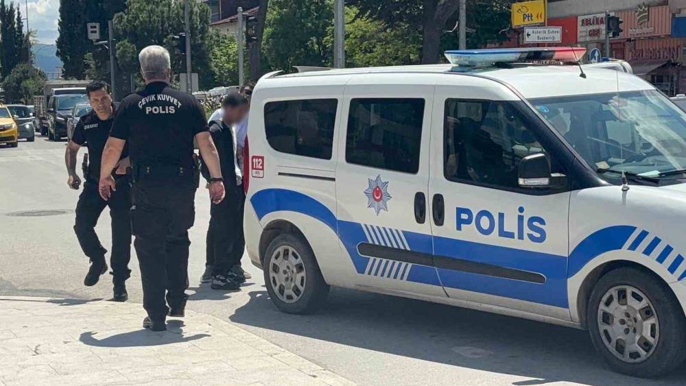 Boşanma aşamasında karısını bı&ccedil;aklayacaktı, polis tam zamanında m&uuml;dahale etti

