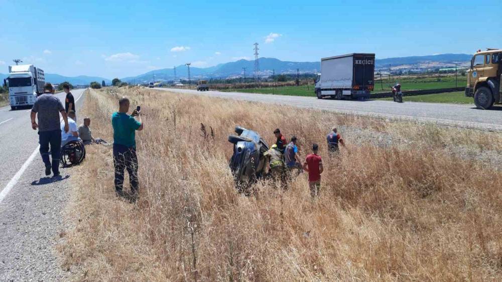 G&ouml;nen&rsquo;de kontrolden &ccedil;ıkan otomobil ref&uuml;je devrildi
