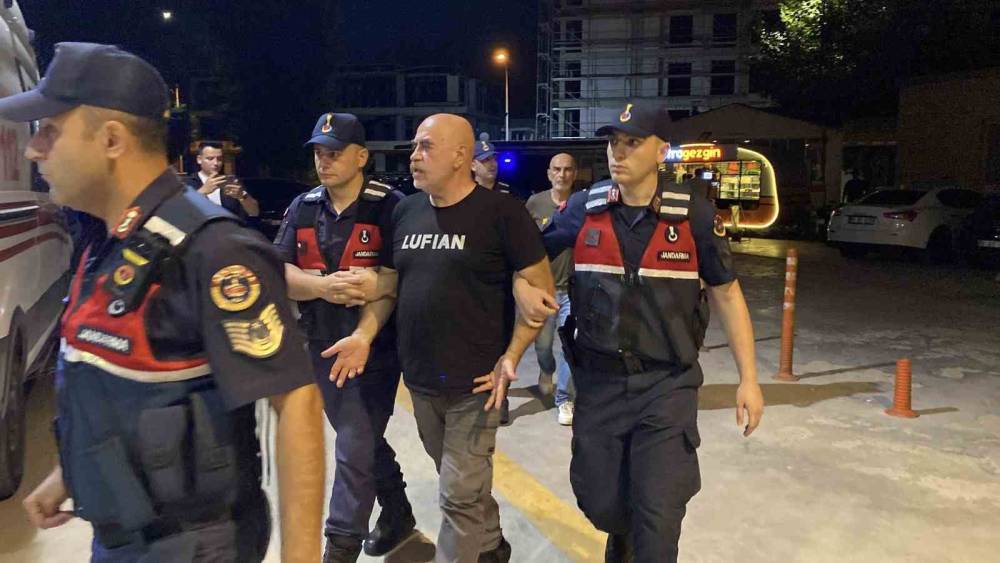 &Uuml;nl&uuml; y&ouml;netmen ve kardeşi Bursa&rsquo;da uyuşturucu operasyonunda g&ouml;zaltına alındı
