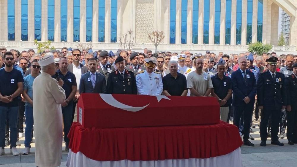 Ankara&rsquo;da helikopter kazasında hayatını kaybeden pilot son yolcuğuna uğurlandı
