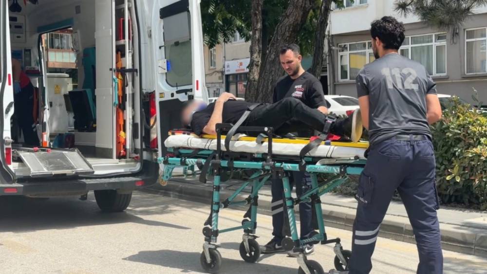 Bolu&rsquo;da yere d&uuml;ş&uuml;p başını zemine &ccedil;arpan alkoll&uuml; şahıs yaralandı
