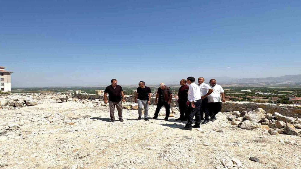 Başkan Ulutaş, Ak&ccedil;adağ&rsquo;da mahallelerin ihtiya&ccedil;larını yerinde inceledi
