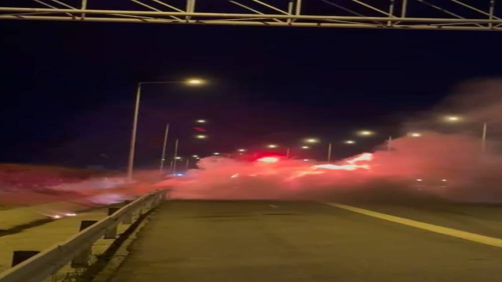 Kuzey Marmara Otoyolu&rsquo;nda seyir halindeki otomobil alev alev yandı
