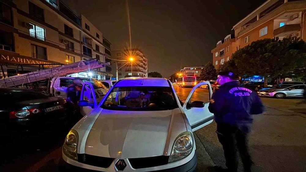 Bursa&rsquo;da 1000 polisle asayiş uygulaması: Ruhsatsız tabanca ve uyuşturucu ele ge&ccedil;irildi
