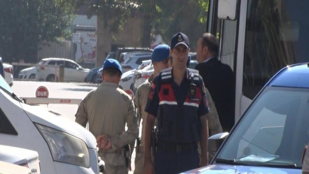 Menderes&rsquo;teki r&uuml;şvet operasyonunda &ccedil;arpıcı detaylar: Ruhsat pazarlığında 250 bin dolar ve poşet dolusu para
