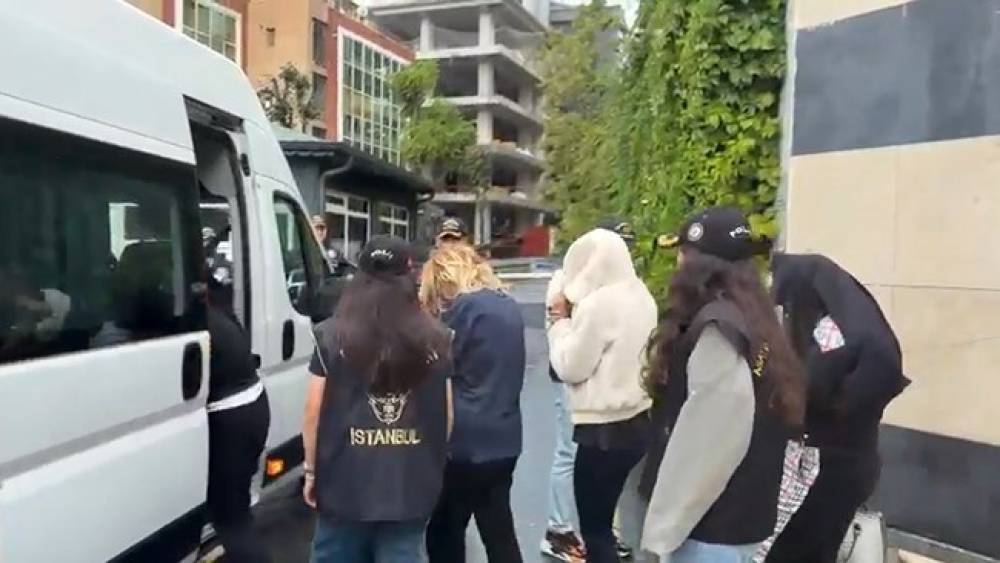 İstanbul&rsquo;da 31 kişinin g&ouml;zaltına alındığı fuhuş operasyonundan yeni detaylar: Hizmetleri kodladıkları ortaya &ccedil;ıktı
